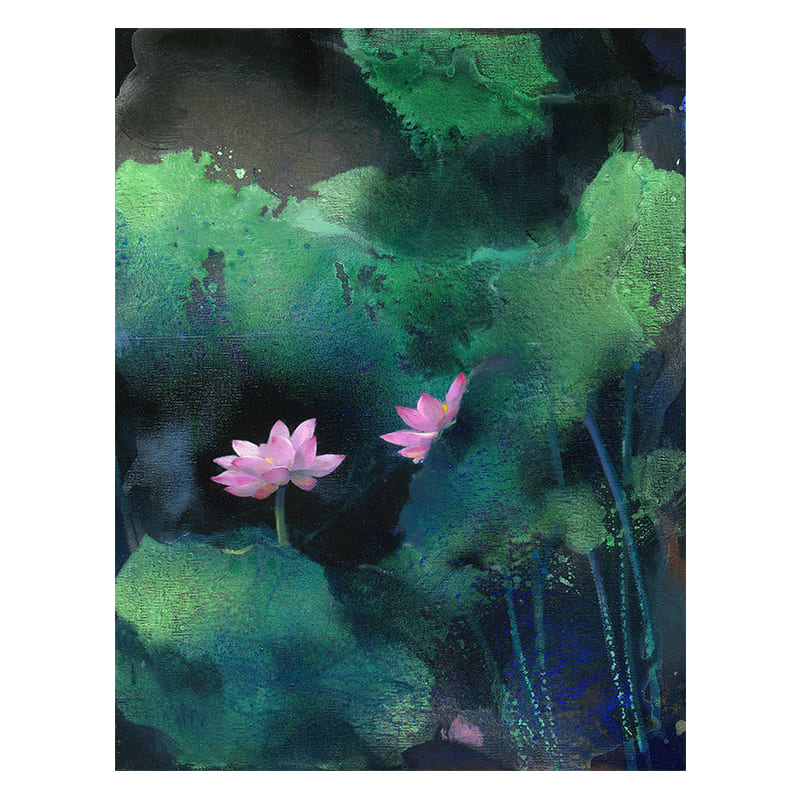 Tranh sơn dầu hoa sen nghệ thuật với hai bông sen hồng nổi bật giữa nền xanh trầm, mang lại cảm giác thanh khiết và sang trọng cho không gian sống.